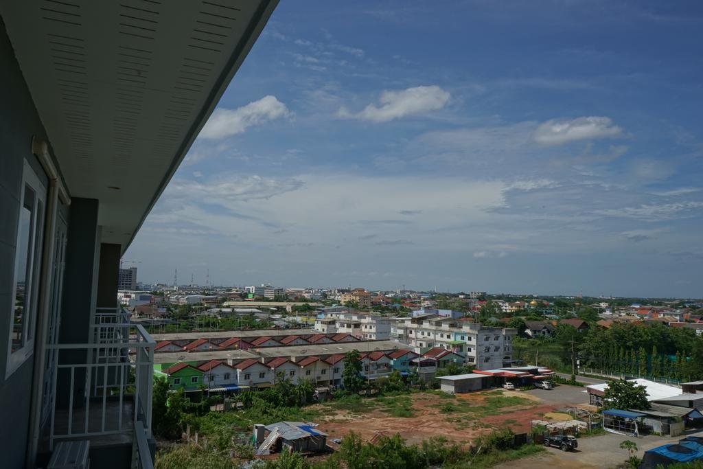 Tai-Shan Suites Ratchaburi Kültér fotó