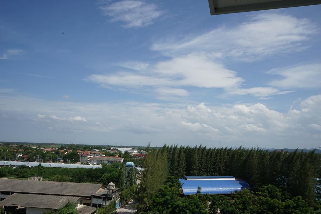 Tai-Shan Suites Ratchaburi Kültér fotó